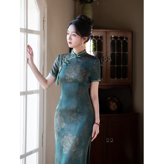 Chinese style imitation acetic acid printed long modified slim fit and slim retro cheongsam Chinese style imitation acetic acid printed long modified slim fit and slim retro cheongsam